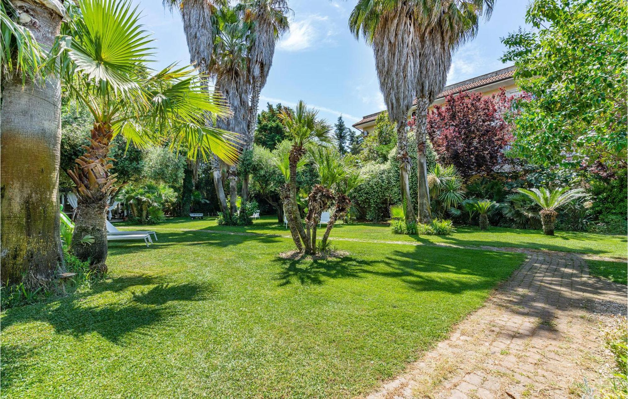 Beautiful Home In Fiumicino With Wifi Buitenkant foto